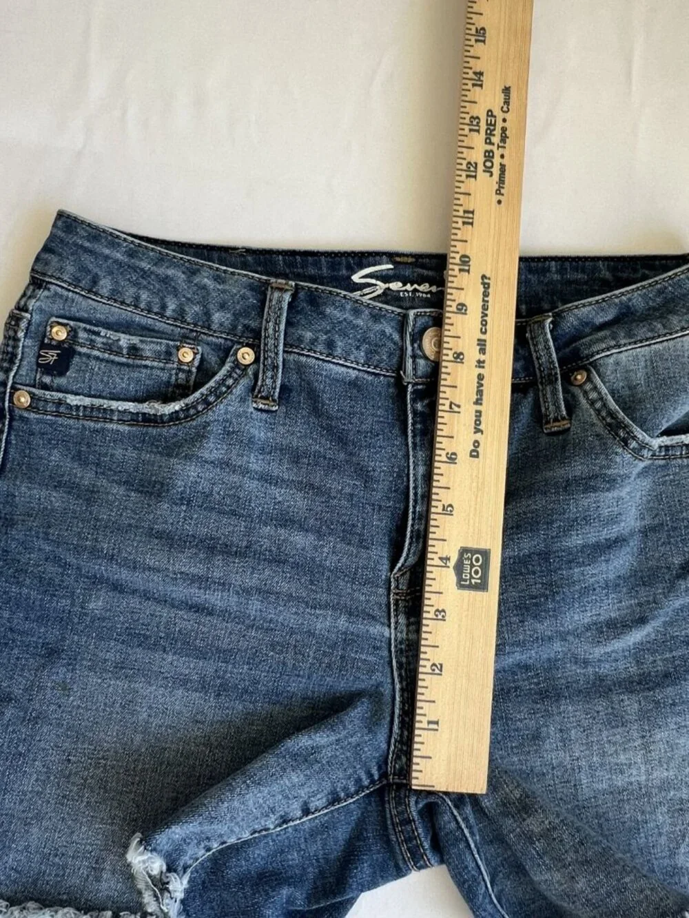 Seven7 Est. 1964 Size 4 Medium Wash Denim Shorts Raw Frayed Hem Mid Rise EUC - Picture 8 of 11